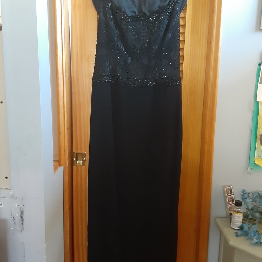 FORMAL BLACK DRESS